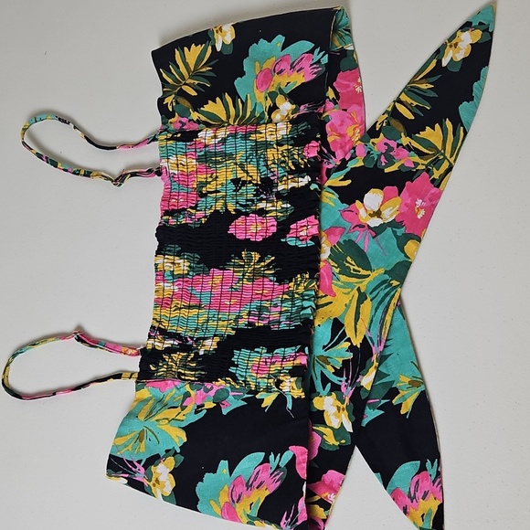 Express Black Floral Crop Top - Picture 5 of 7